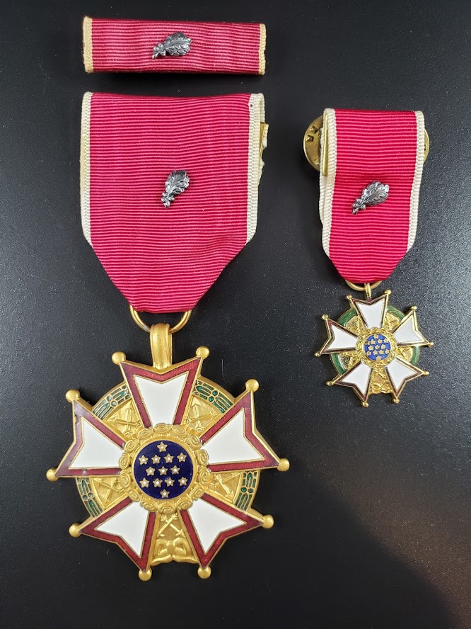 Vietnam Era U.S. Legion of Merit Medal - Image 2