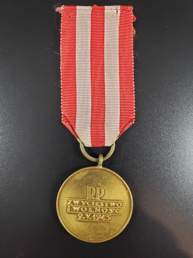 WWII Polish Medal for Liberation of Warsaw - Image 4
