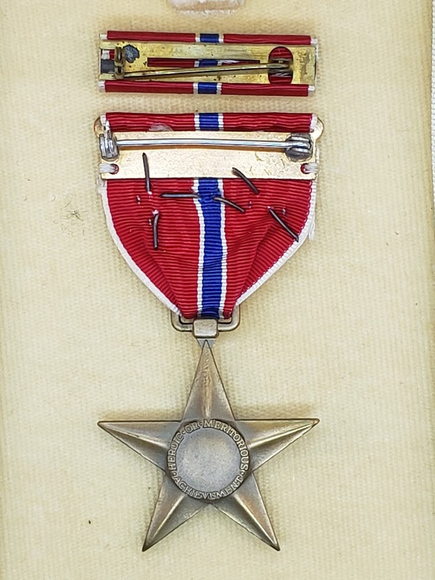 WWII US Bronze Star with Valor Device in Coffin Box - Image 3