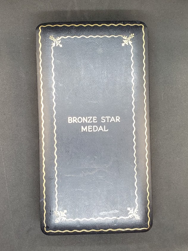 WWII US Bronze Star with Valor Device in Coffin Box - Image 4