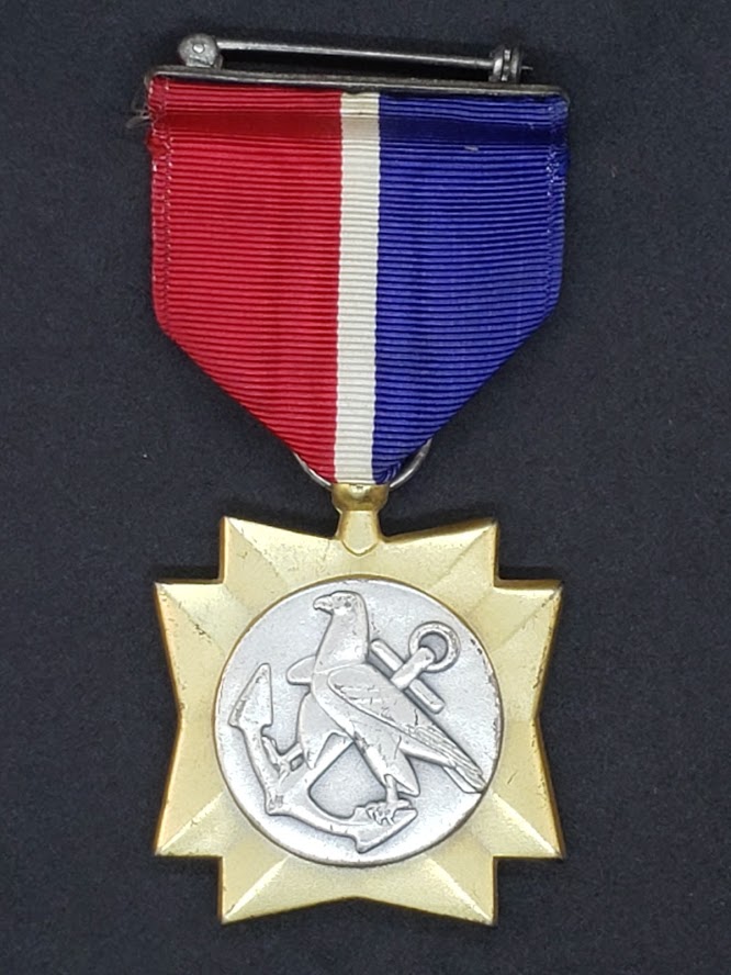 WWII U.S. Merchant Marine Mariner's Medal - Image 3