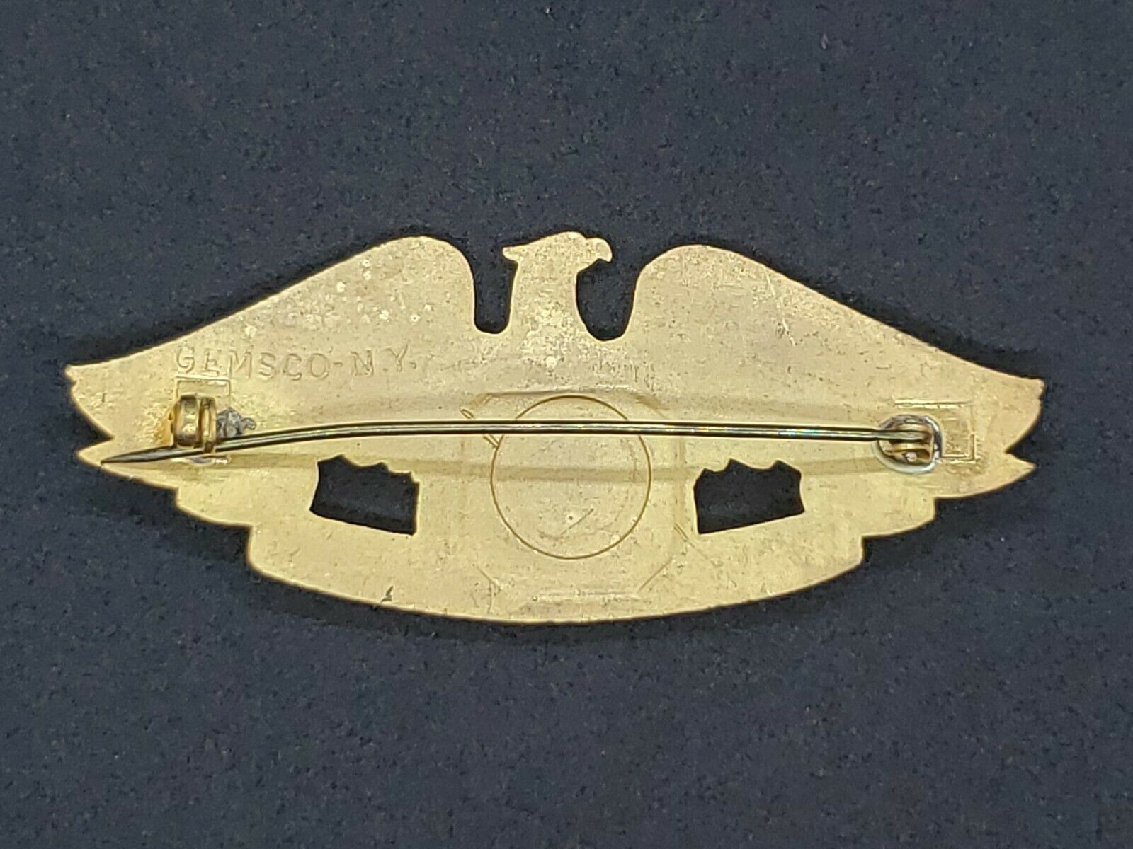 WWII US NAVY NAVAL RESERVE MERCHANT MARINE BREAST BADGE BY GEMSCO - Image 2