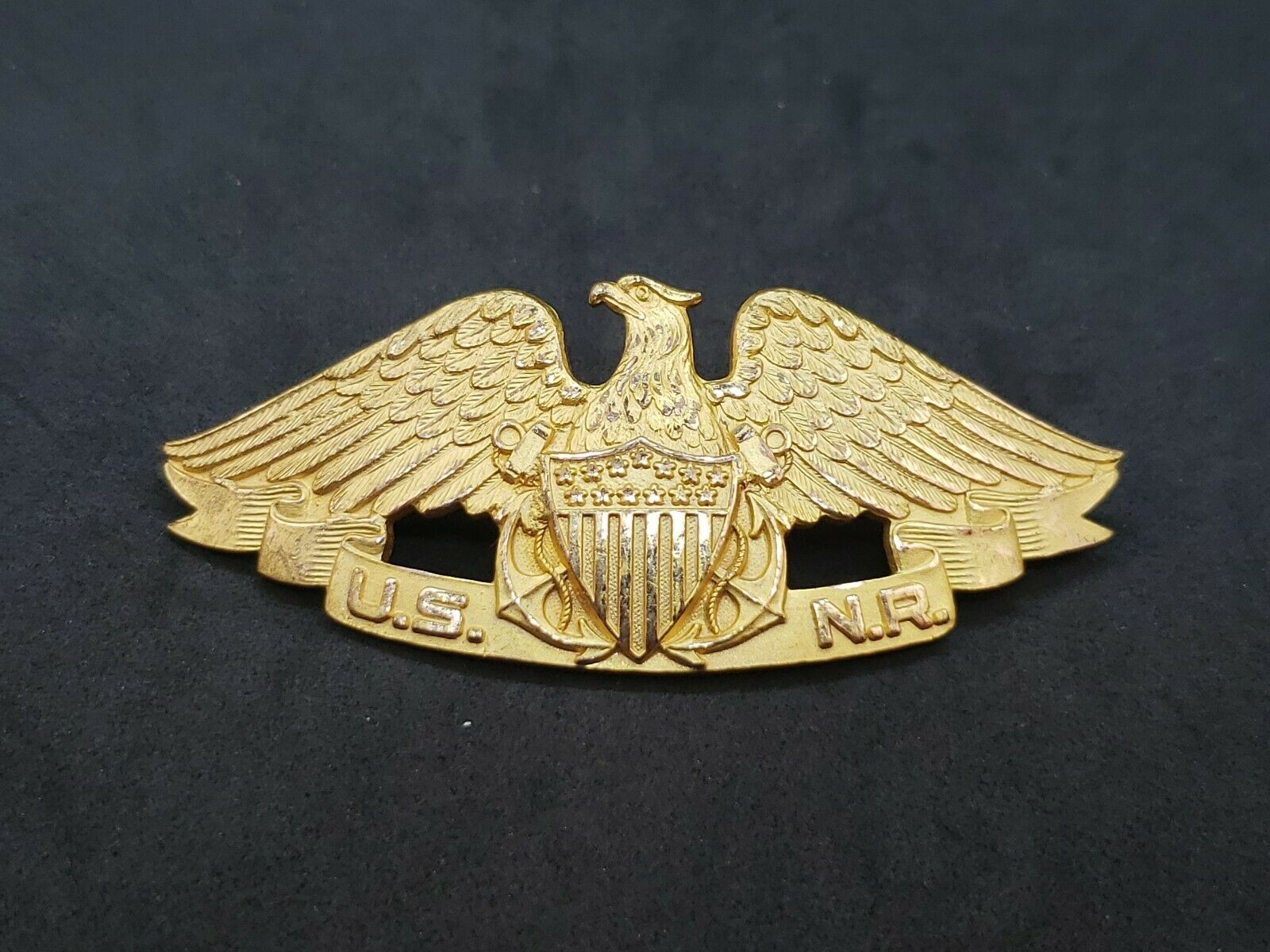 WWII US NAVY NAVAL RESERVE MERCHANT MARINE BREAST BADGE BY GEMSCO - Image 3