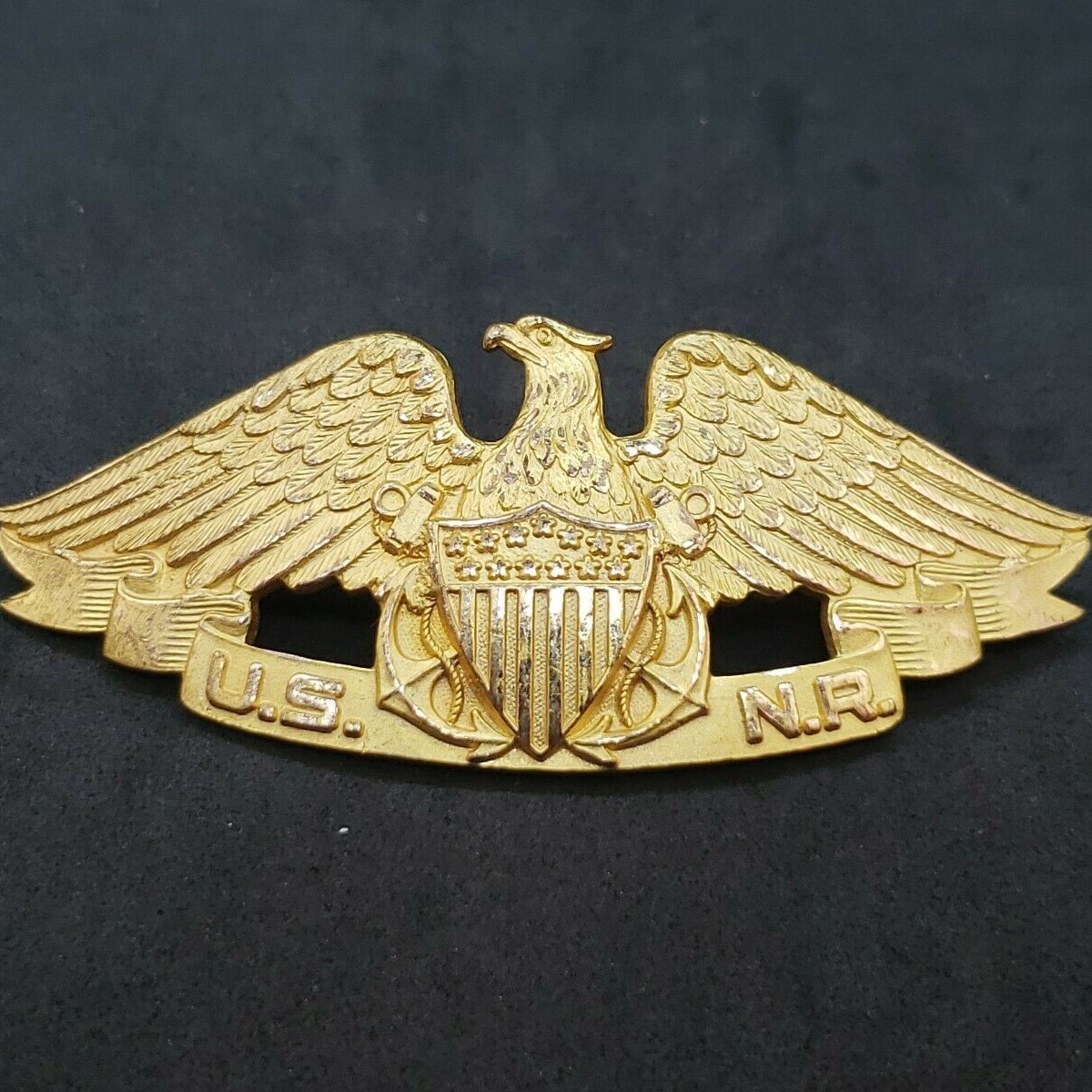 WWII US NAVY NAVAL RESERVE MERCHANT MARINE BREAST BADGE BY GEMSCO