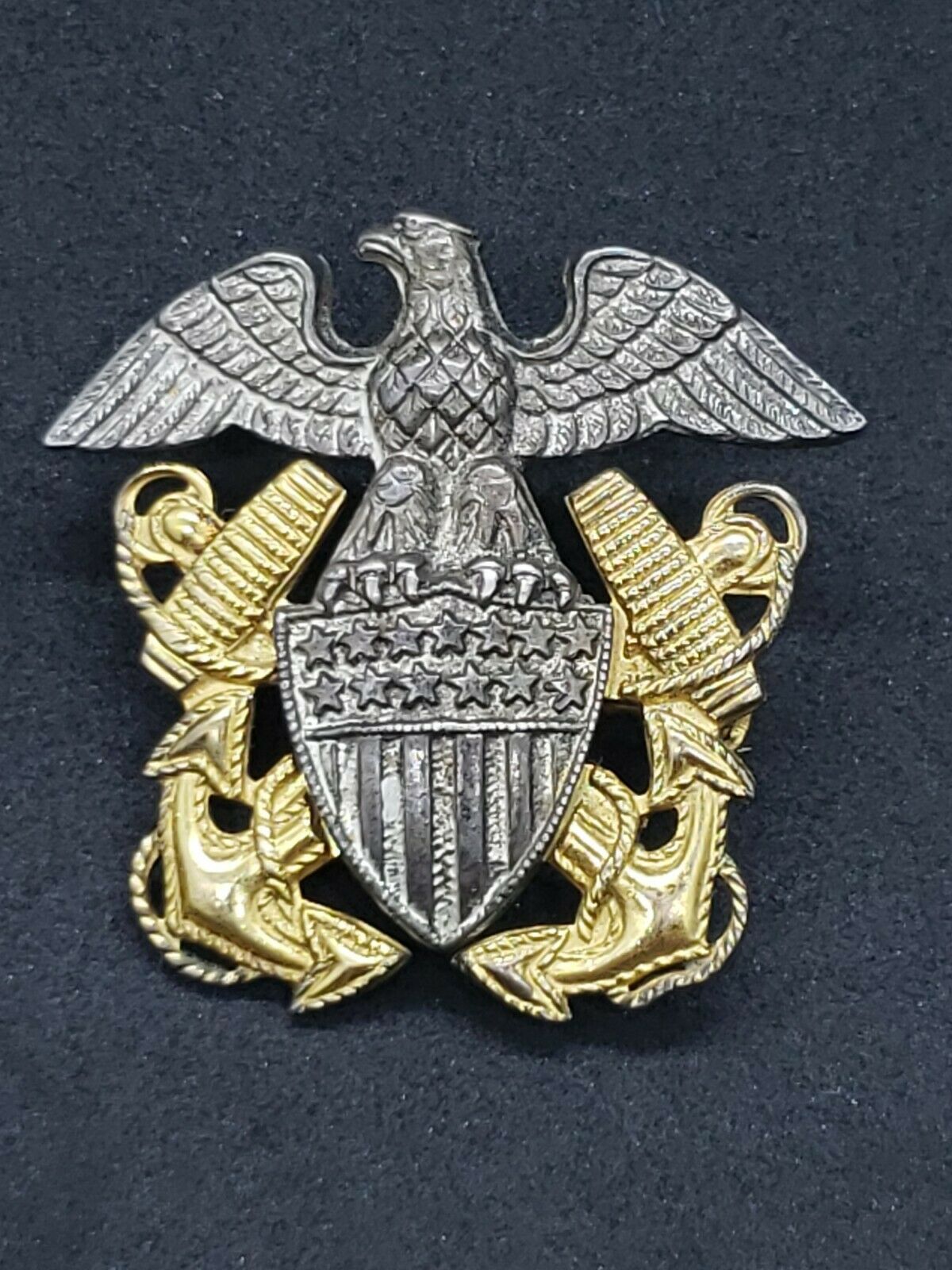 WWII USN Overseas Officer Cap Badge Sterling Insignia - Image 3